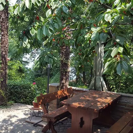 Ena, Strict Center, Sea View Apartman *