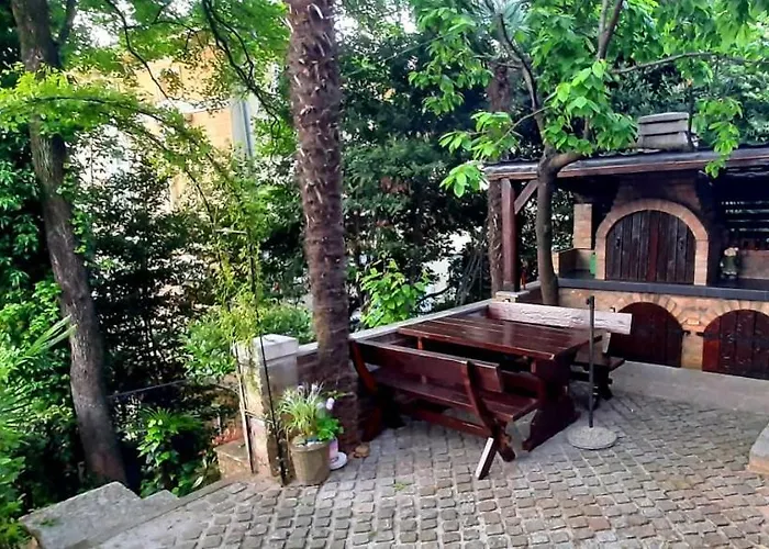 Ena, Strict Center, Sea View