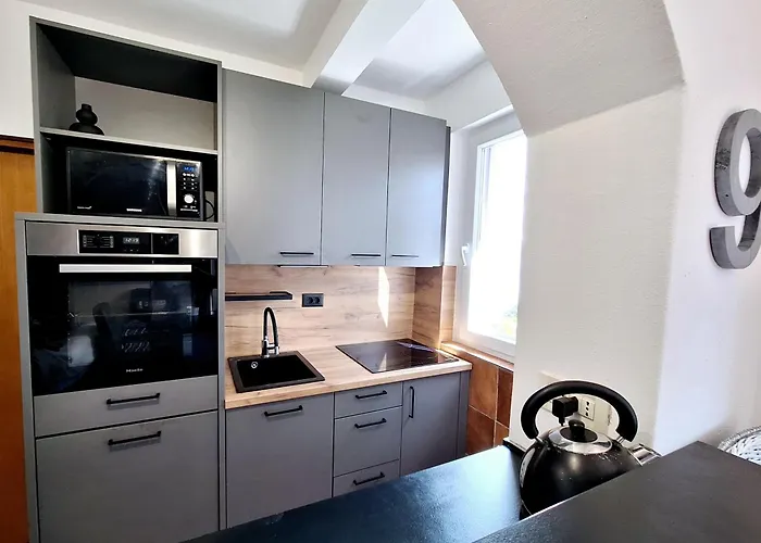 Ena, Strict Center, Sea View