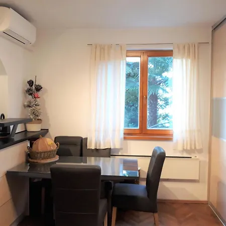 Ena, Strict Center, Sea View Apartment