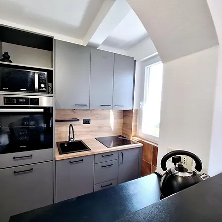 Ena, Strict Center, Sea View