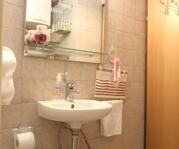 Ena, Strict Center, Sea View