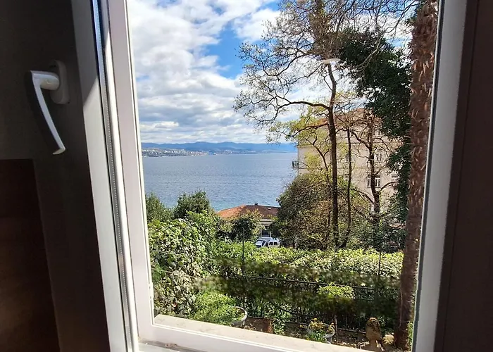 Ena, Strict Center, Sea View Апартаменти