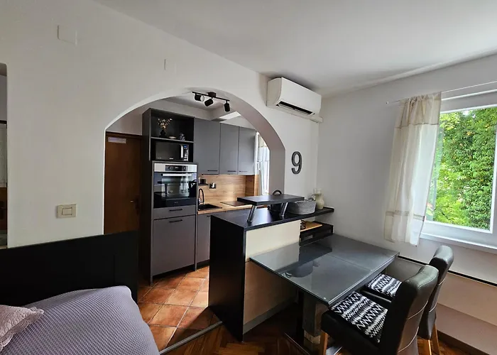 Ena, Strict Center, Sea View